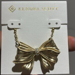 Kendra Scott necklace